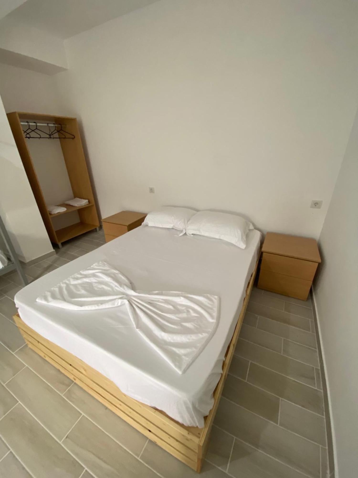 Eleni'S Holiday Rooms Himarë Extérieur photo